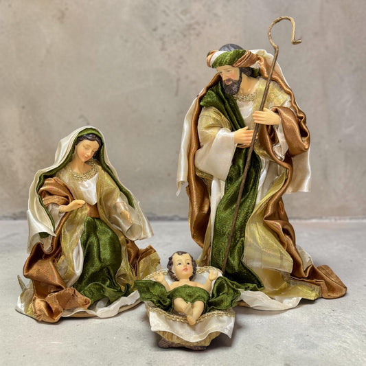 Sagrada familia nacimiento con ropa de tela verde 25cm Santini