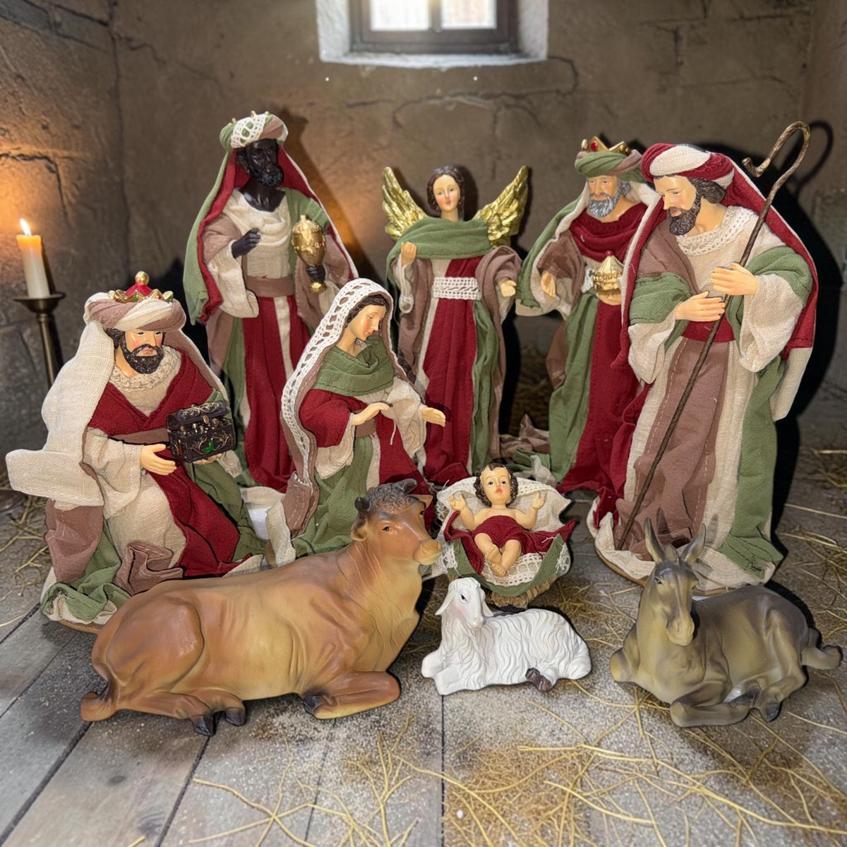 Nacimiento completo con ropa de tela color navidad 25cm Santini