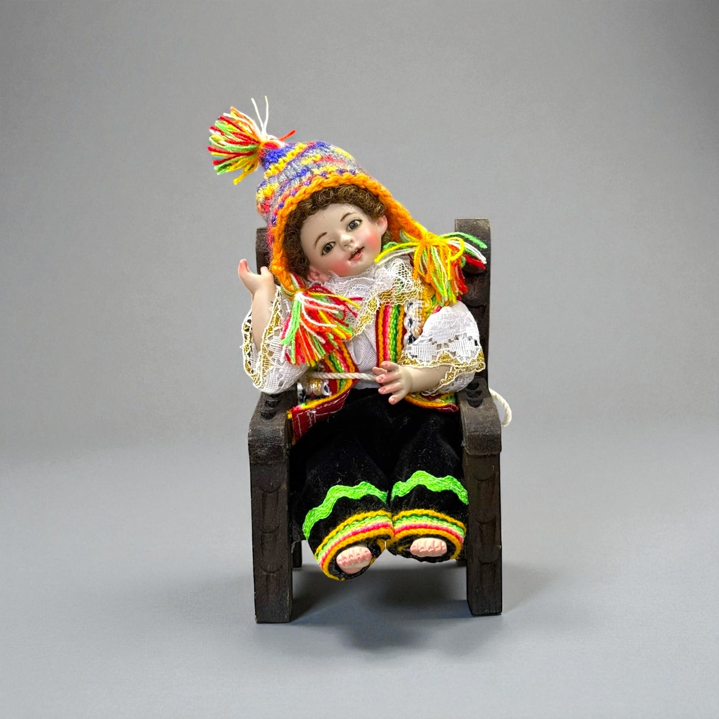 Niño cusqueño sentado 15cm