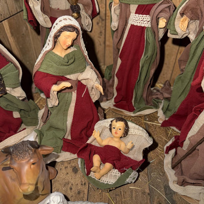 Nacimiento completo con ropa de tela color navidad 25cm Santini